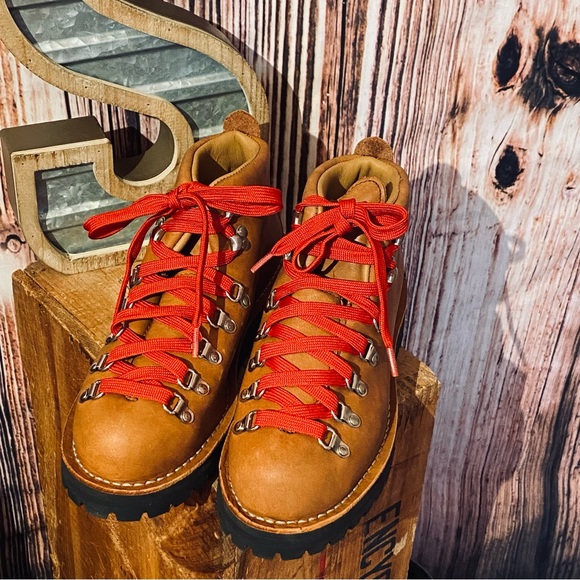 Danner Mountain Light Cascade Boots - Picture 4 of 12